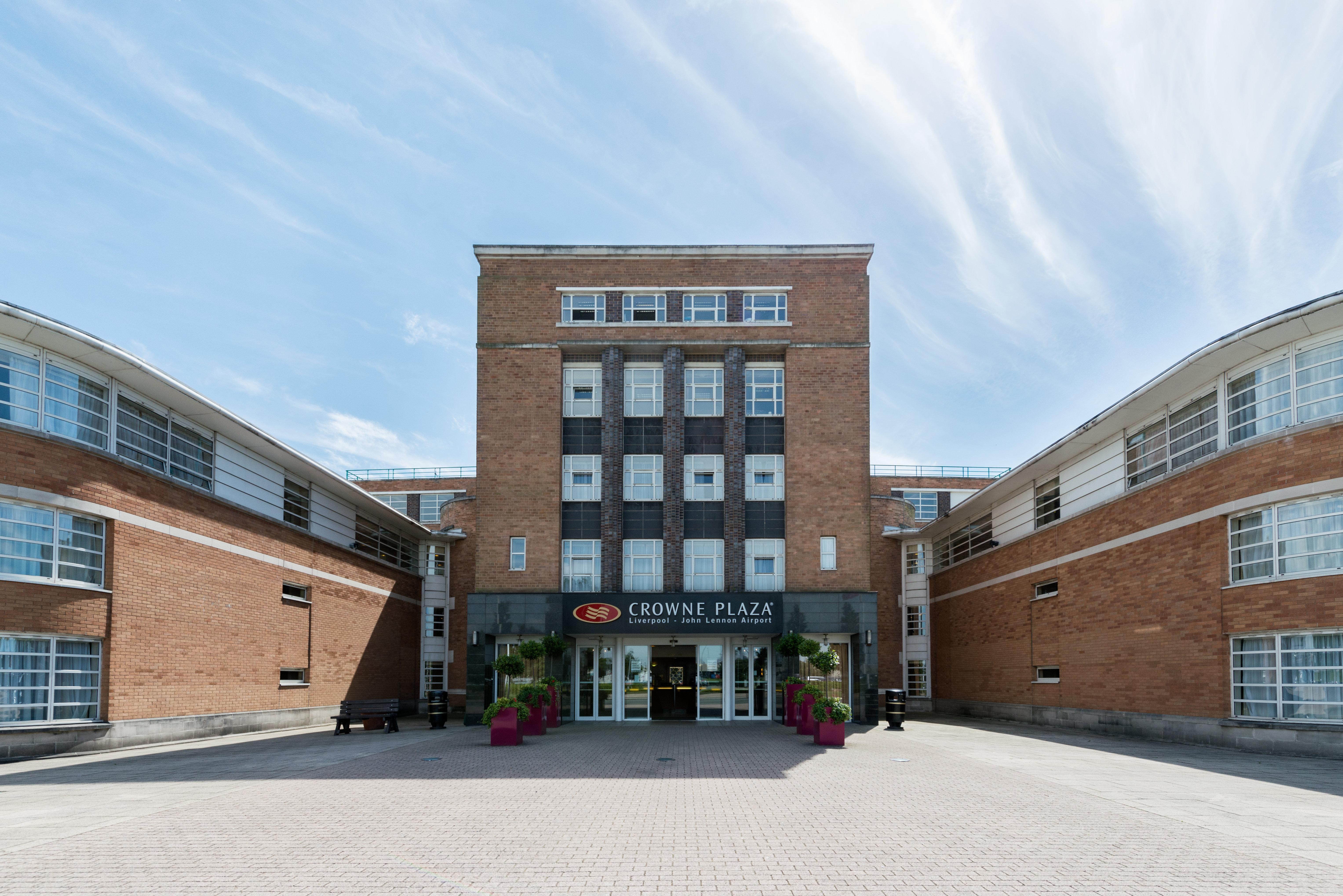 Crowne Plaza Liverpool - John Lennon Airport By Ihg Bagian luar foto