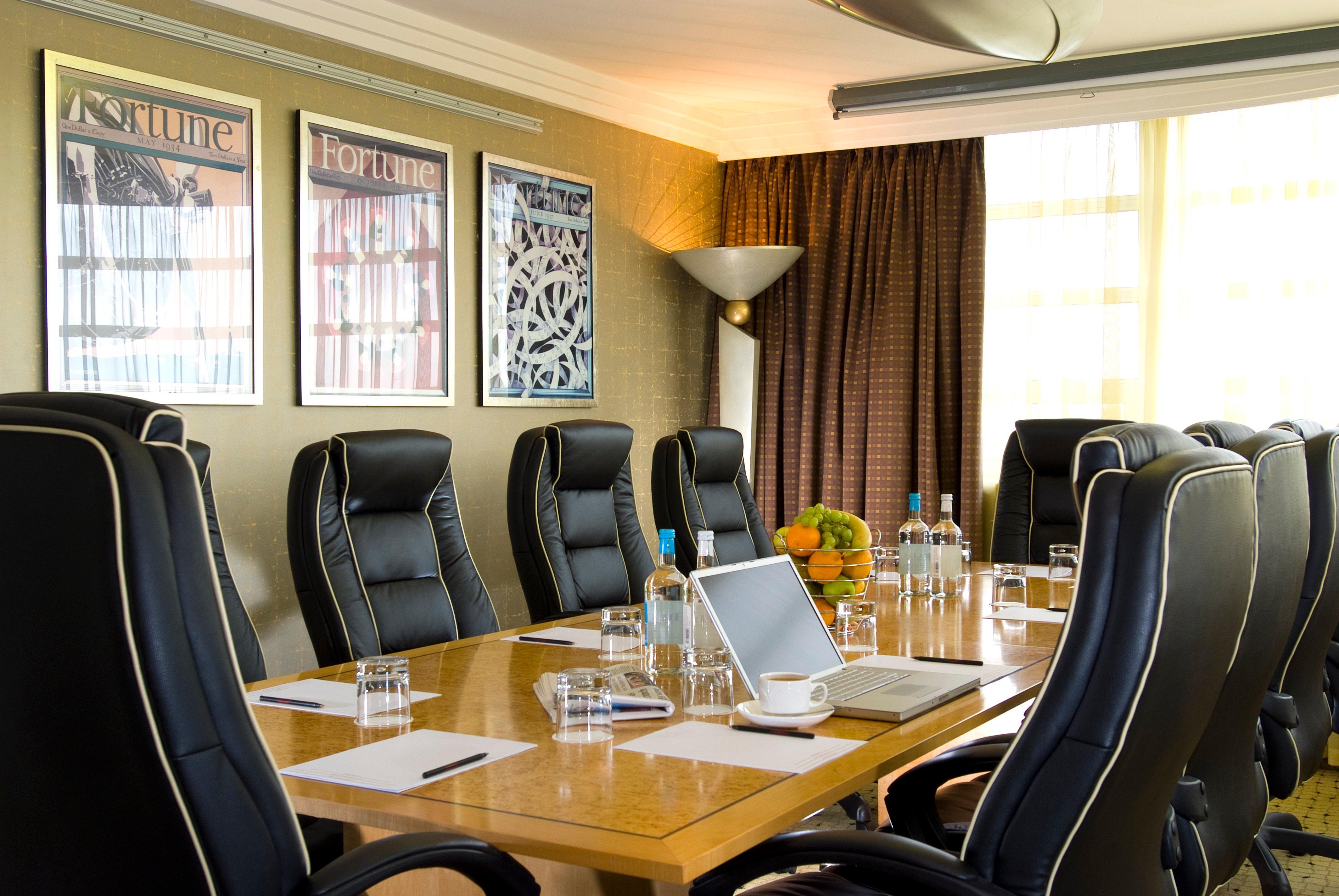 Crowne Plaza Liverpool - John Lennon Airport By Ihg Bagian luar foto