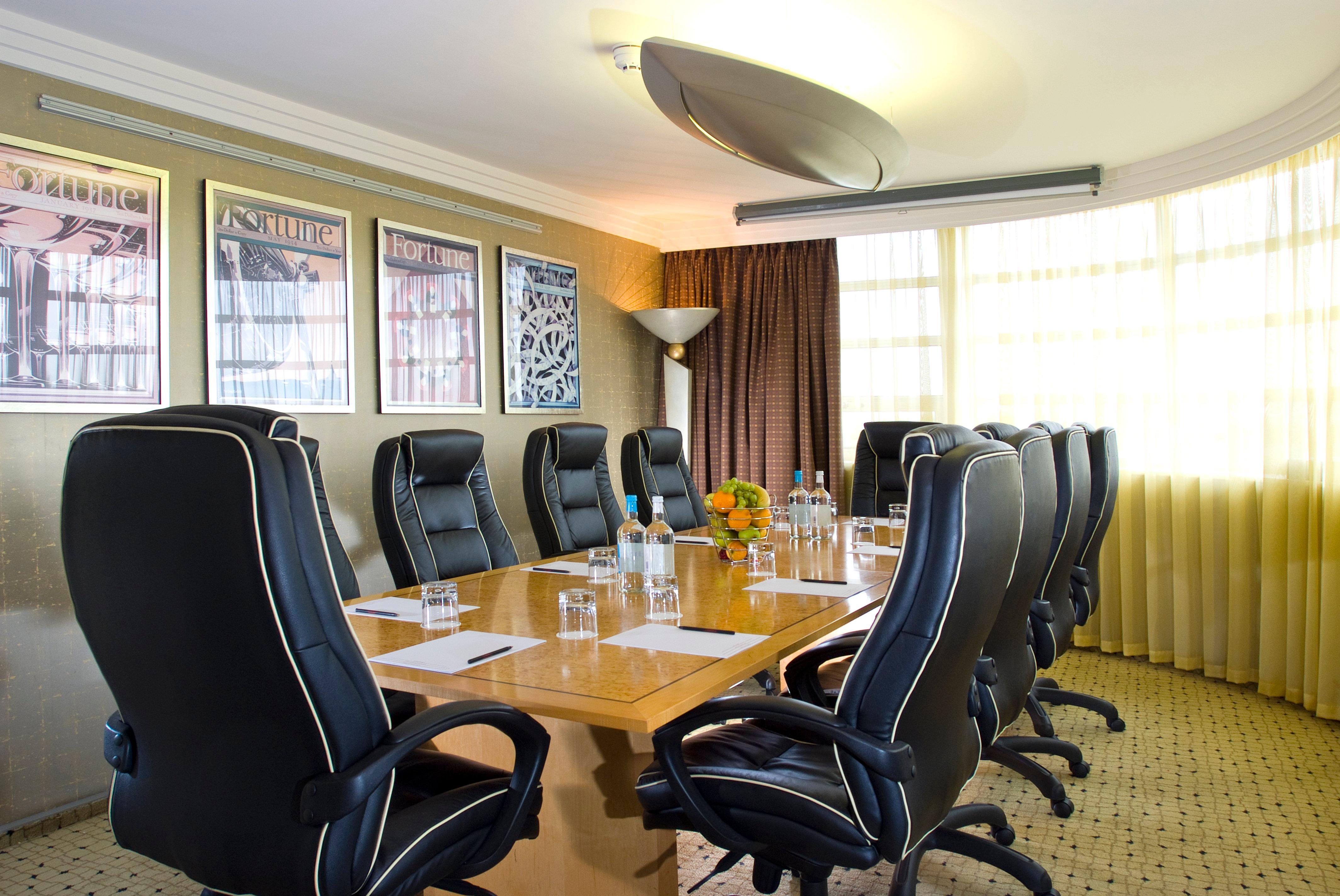 Crowne Plaza Liverpool - John Lennon Airport By Ihg Bagian luar foto